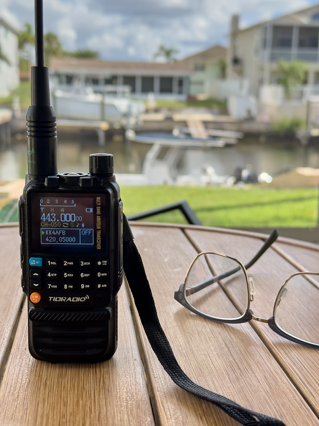 An inexpensive handheld ham radio from Tidradio